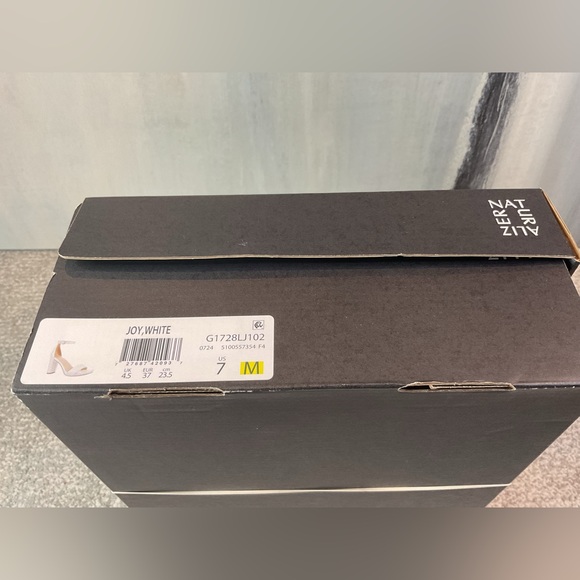Naturalizer Joy White Leather Block Heel Sandal - Size 7 (NIB) - Picture 16 of 16